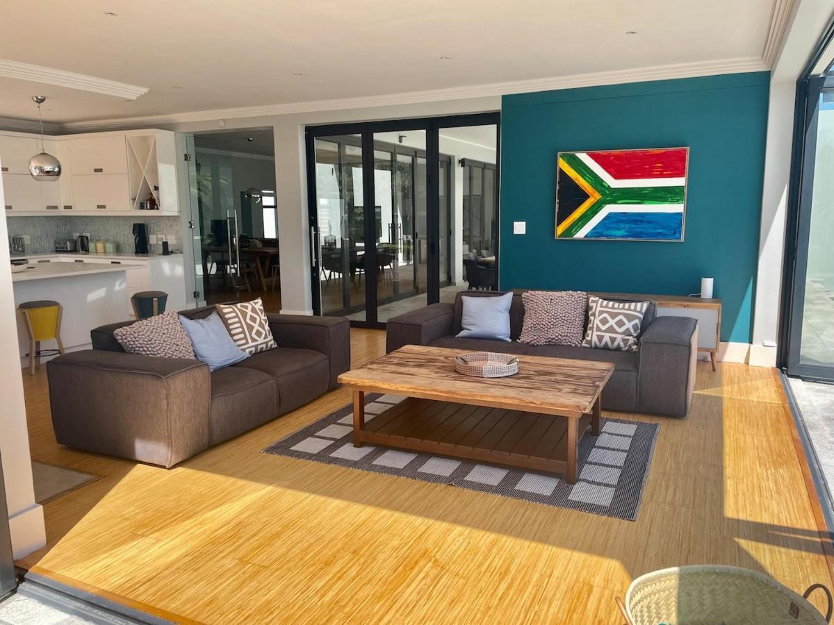 Beachhouse! Seaview, Heated Pool, Battery Back-up Cape Town