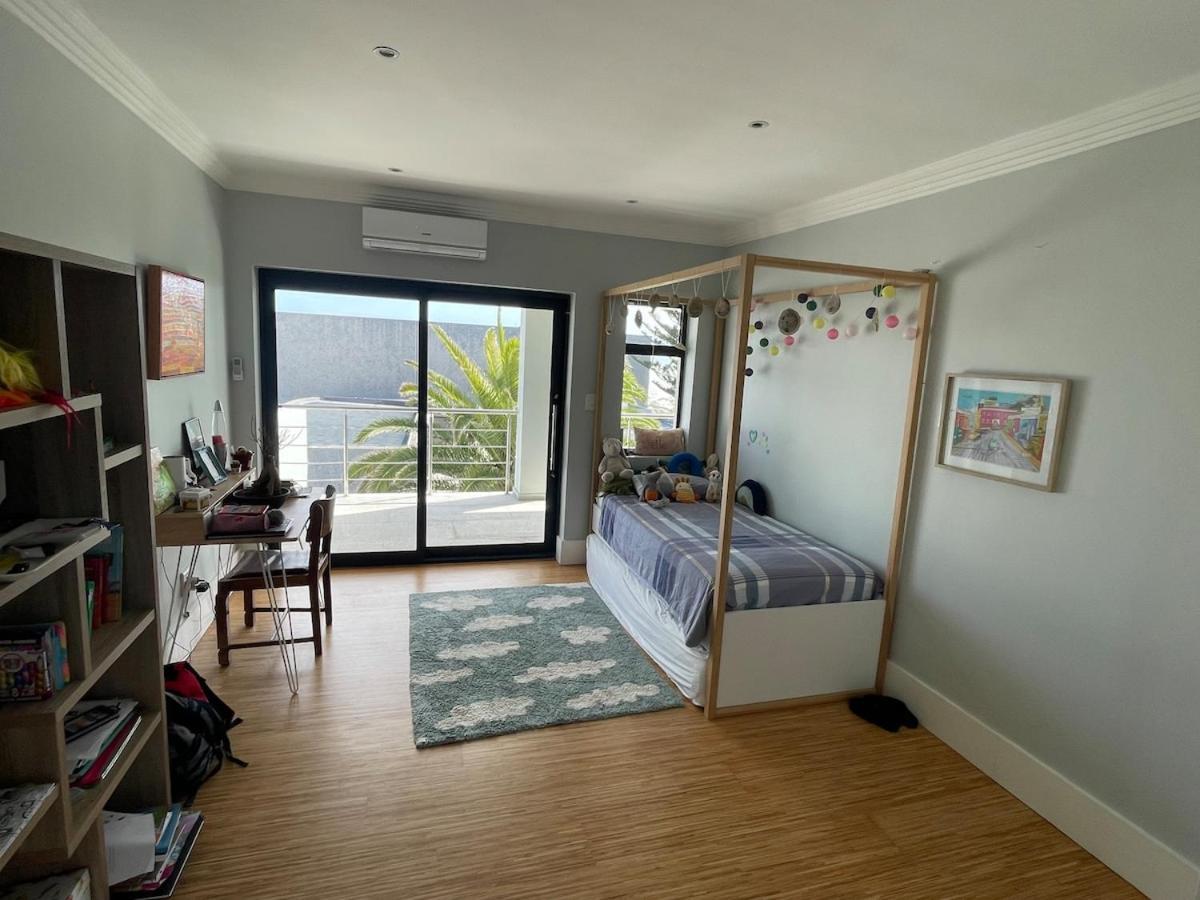Beachhouse! Seaview, Heated Pool, Battery Back-up Holiday home *