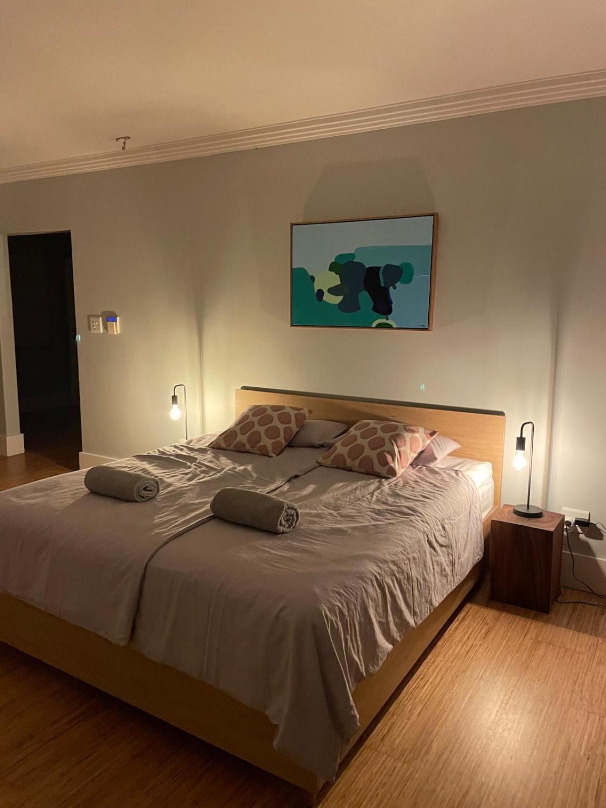 Beachhouse! Seaview, Heated Pool, Battery Back-up * Cape Town