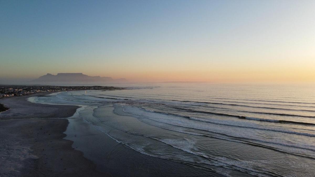 Beachhouse! Seaview, Heated Pool, Battery Back-up Holiday home