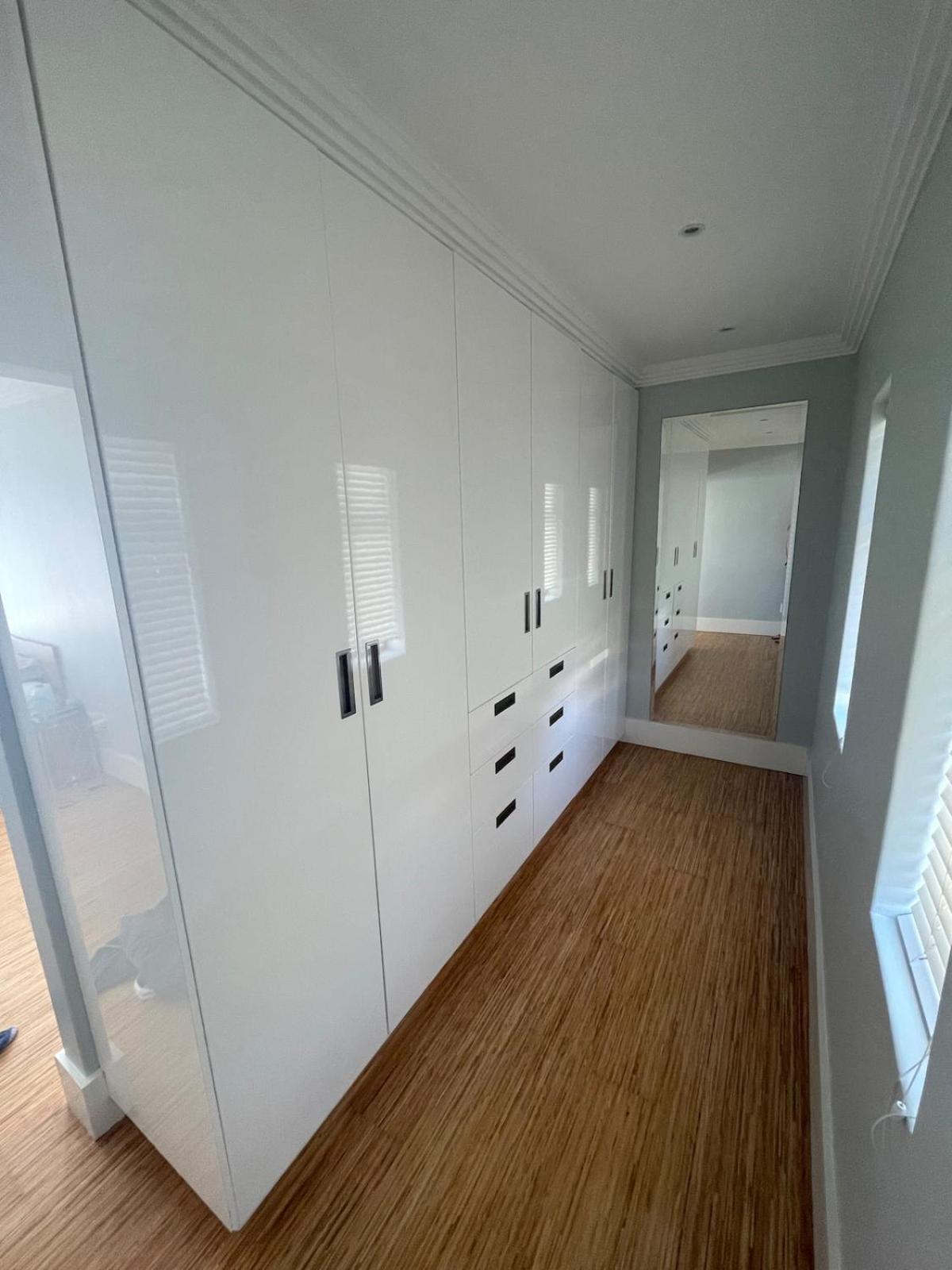 Holiday home Beachhouse! Seaview, Heated Pool, Battery Back-up Cape Town