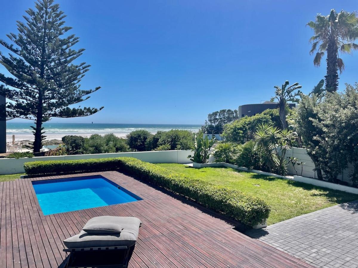 Holiday home Beachhouse! Seaview, Heated Pool, Battery Back-up *