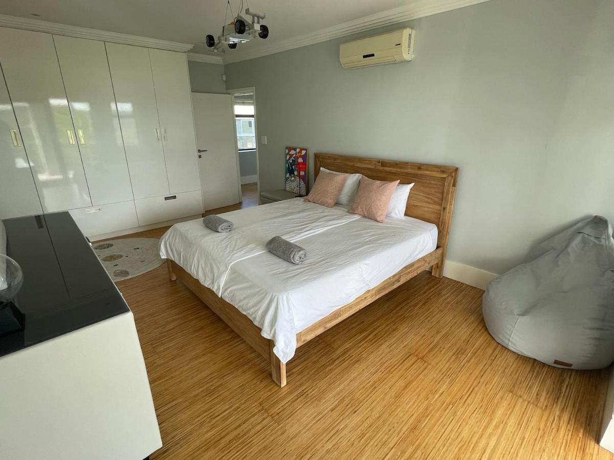 Holiday home Beachhouse! Seaview, Heated Pool, Battery Back-up