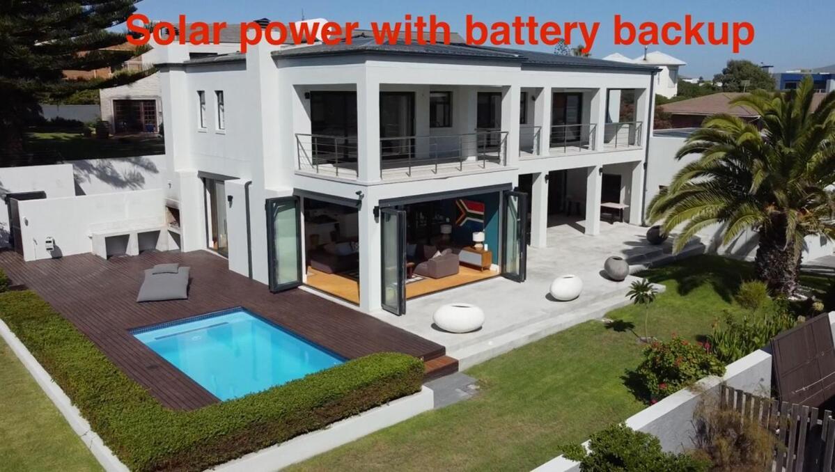 Beachhouse! Seaview, Heated Pool, Battery Back-up Holiday home Cape Town