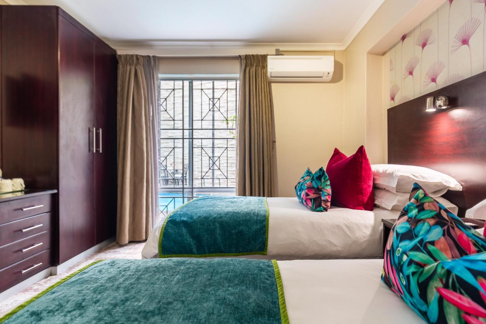 Signal Hill Hotel