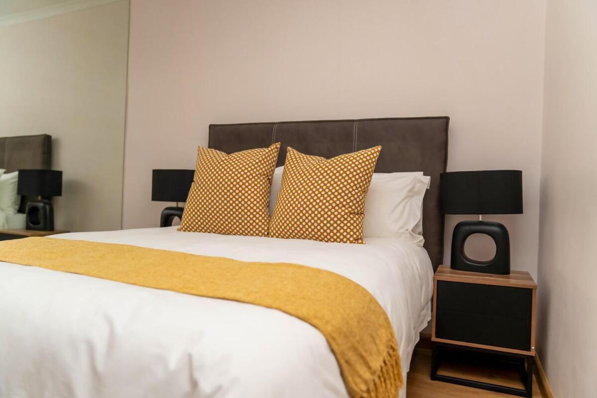 Apartment Hip Hop By Legae Lux Cape Town