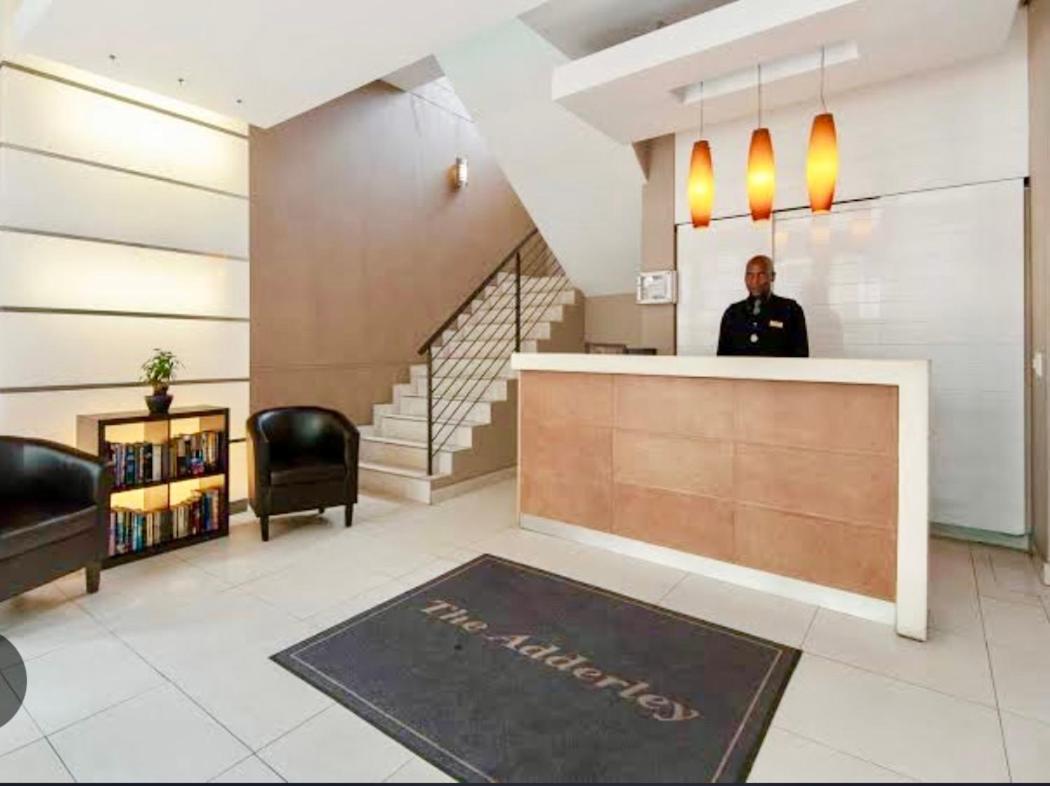Elegant Oasis In Cbd Pool Gym & Views *