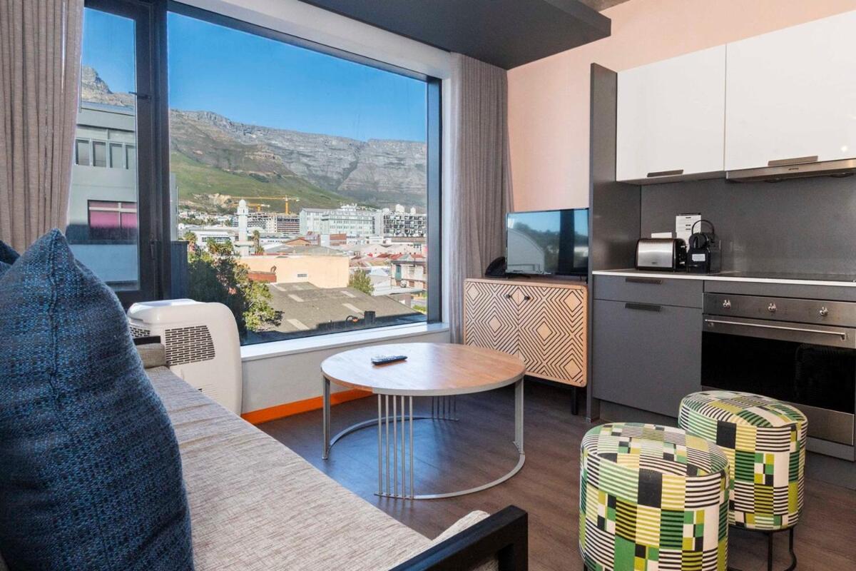 Modern In Woodstock Apartment
