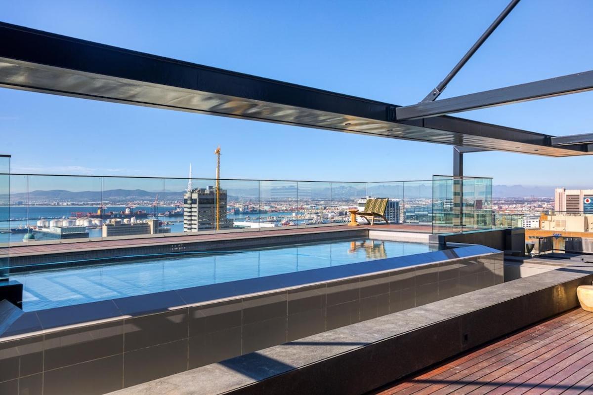 11on29 - Luxury Oasis