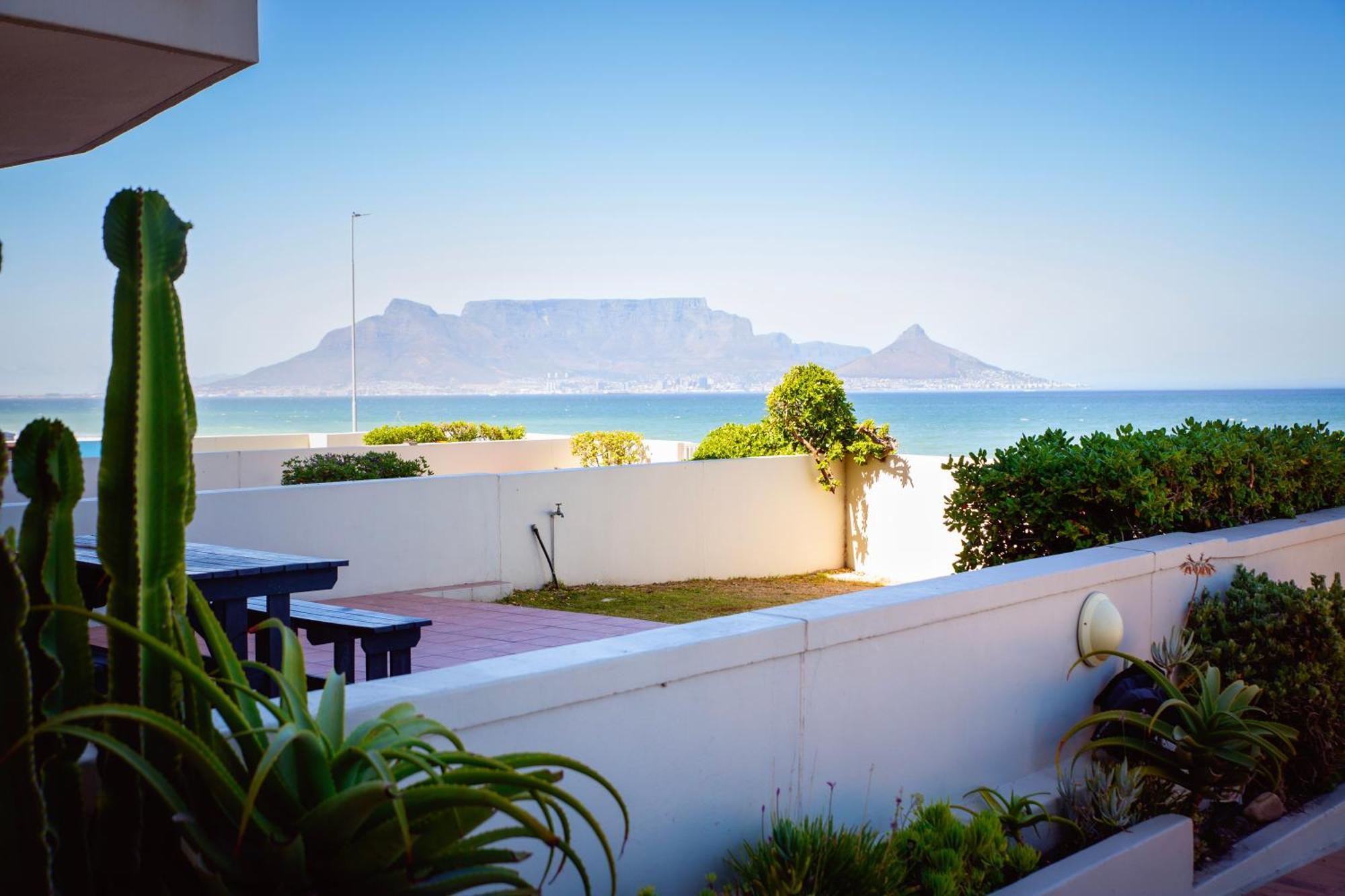 Apartment Bloubergstrand Beachfront Apartment With Secure Garage And Pool *