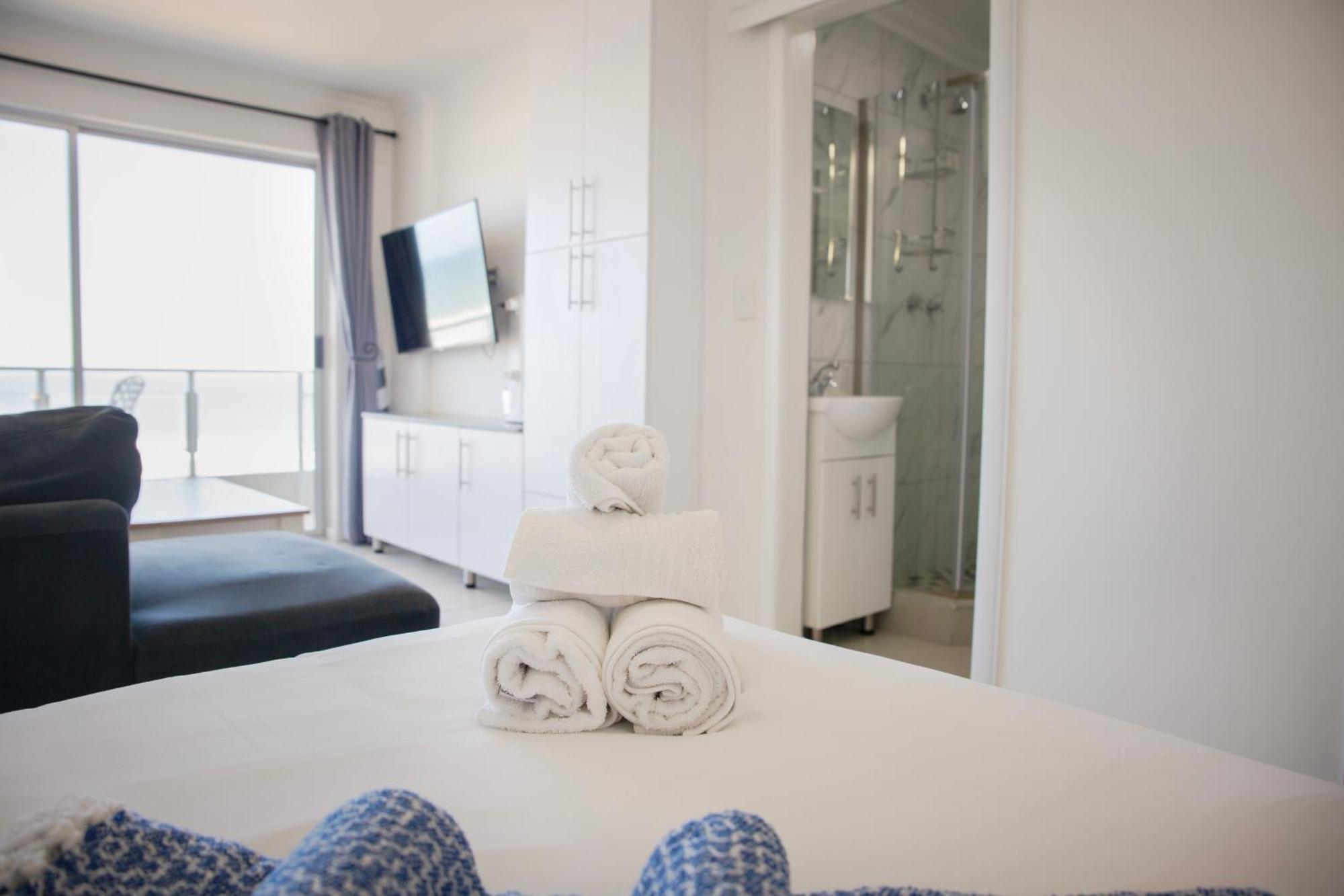 Bloubergstrand Beachfront Apartment With Secure Garage And Pool Cape Town