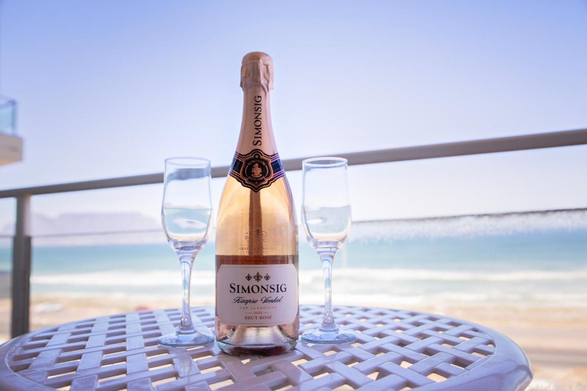 Bloubergstrand Beachfront Apartment With Secure Garage And Pool Apartment *