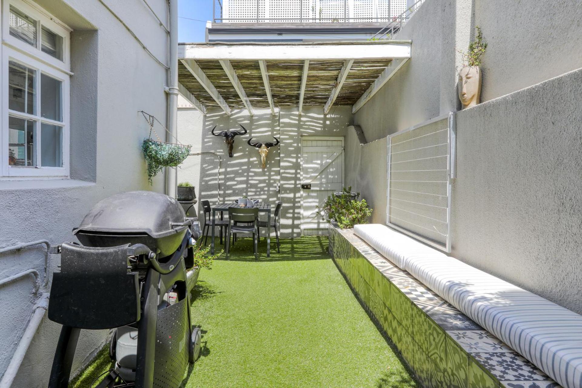 Backup-powered Victorian House At Greenpoint Park Holiday home *