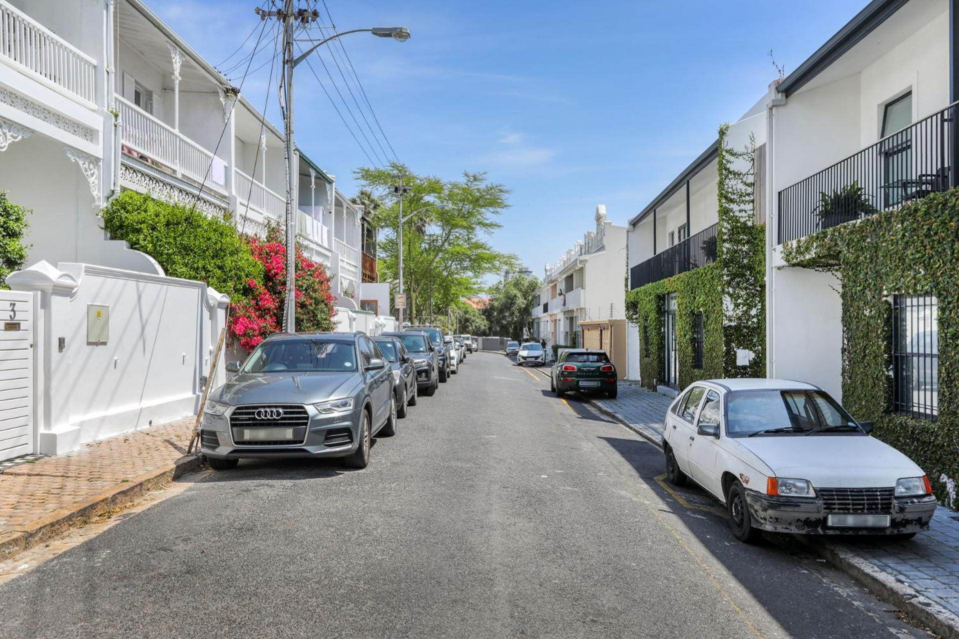 Backup-powered Victorian House At Greenpoint Park Cape Town
