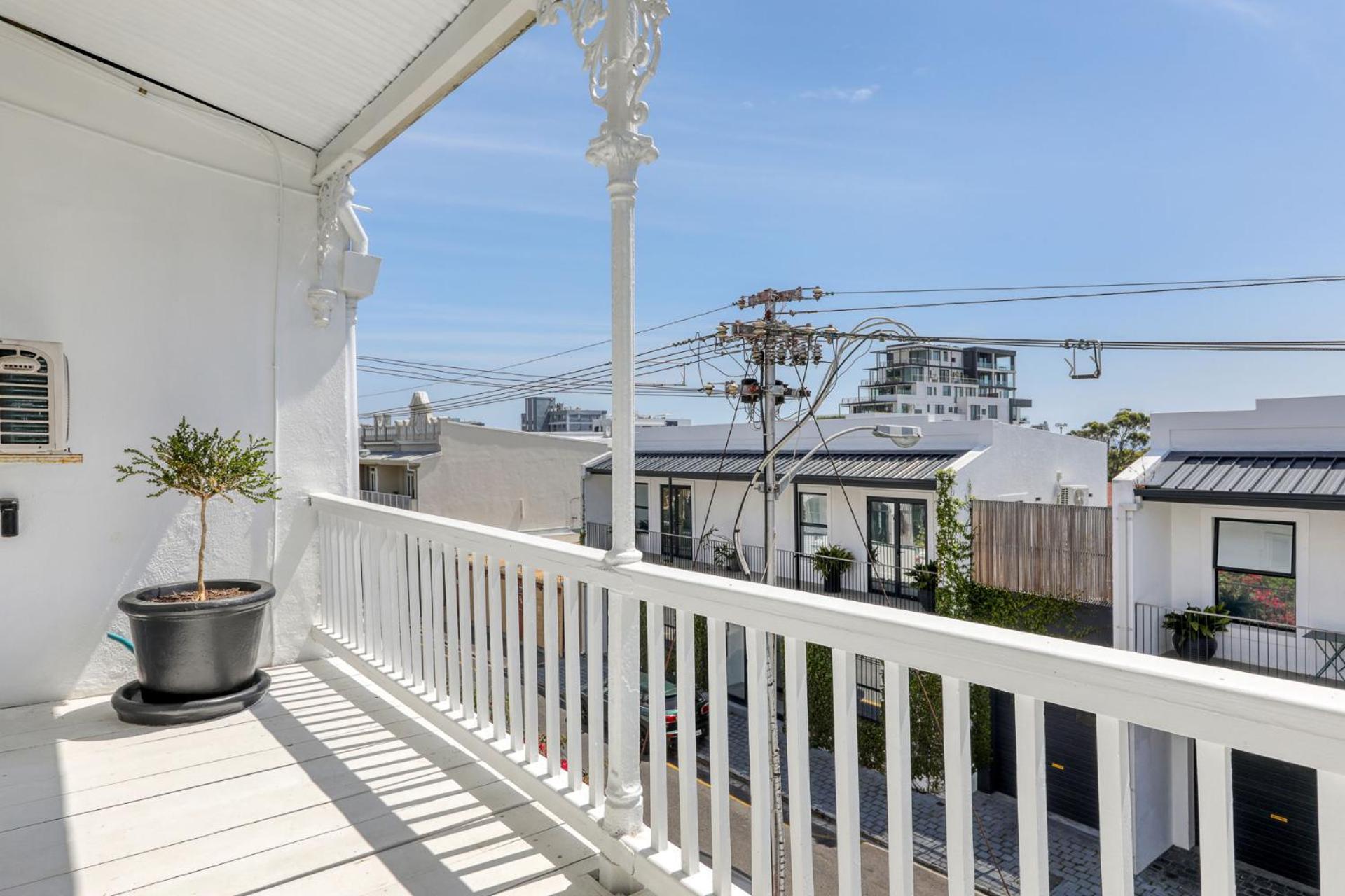 Backup-powered Victorian House At Greenpoint Park Holiday home Cape Town