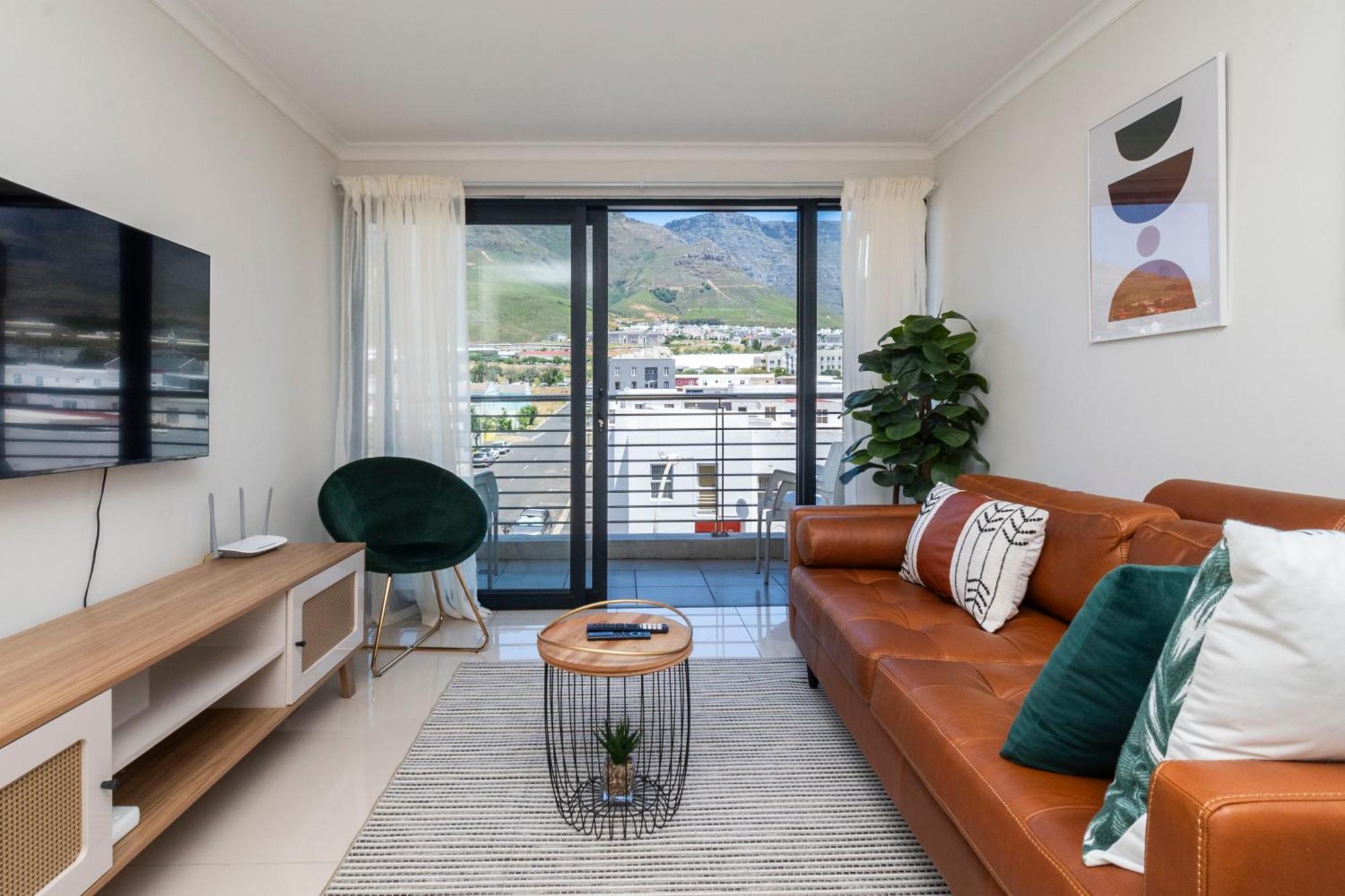 Tablemountain Views 2br Parking Balcony Pool Apartment