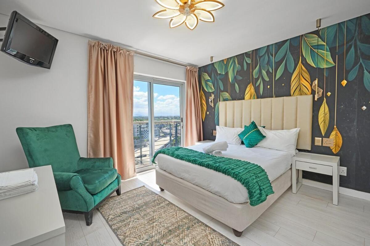 Ultra Luxury 3 Bed Knightsbridge Penthouse * Cape Town