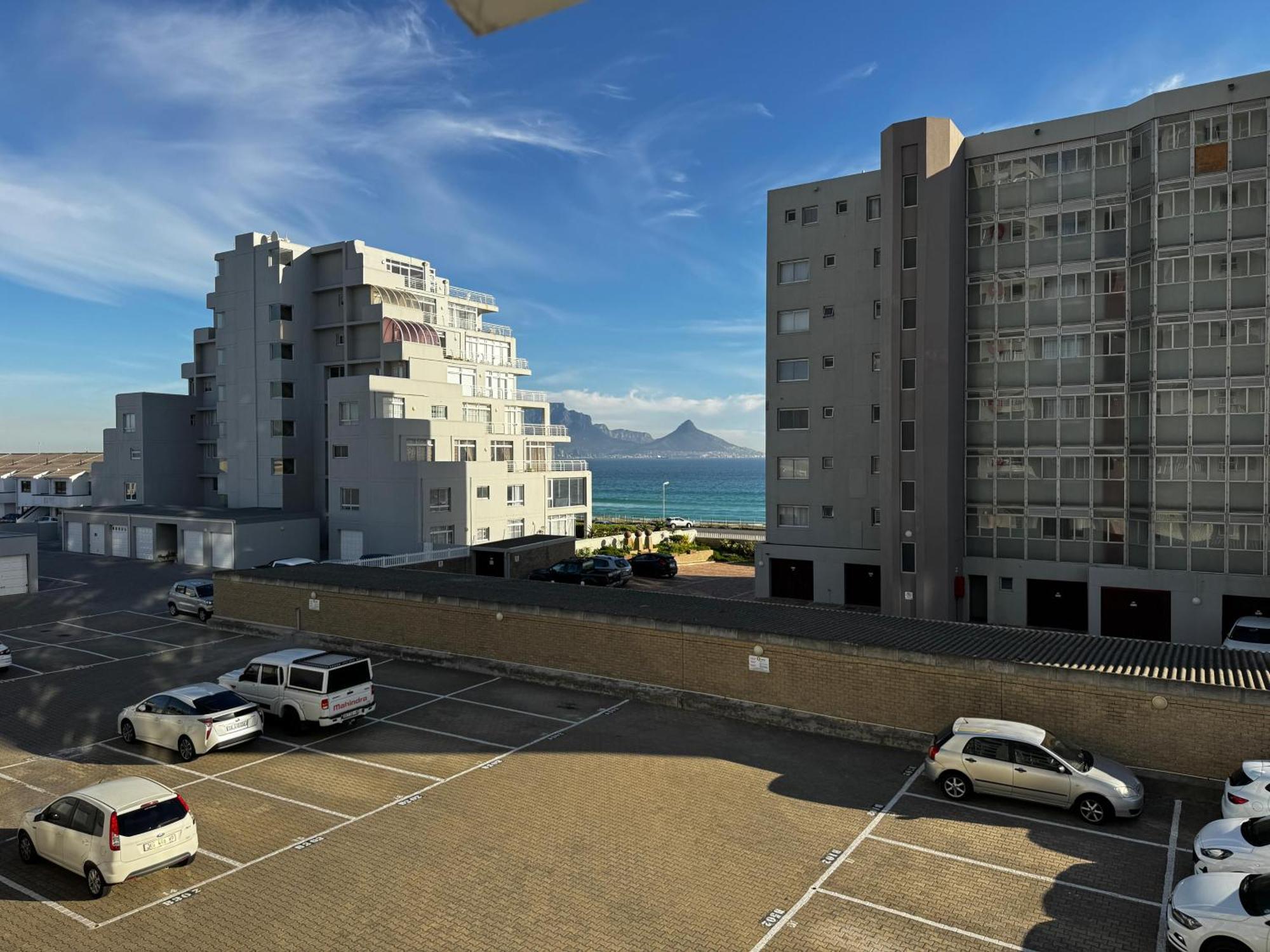 Apartment Seehuys - Bloubergstrand Beachfront Cape Town