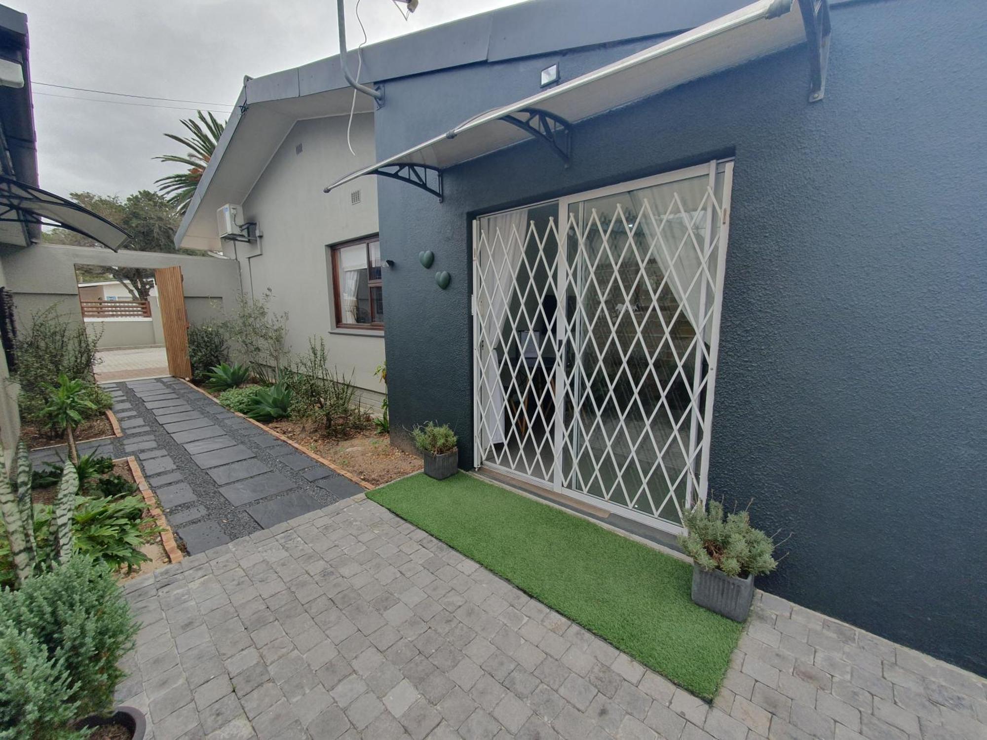 1 On Sonnet Unit Mia * Cape Town