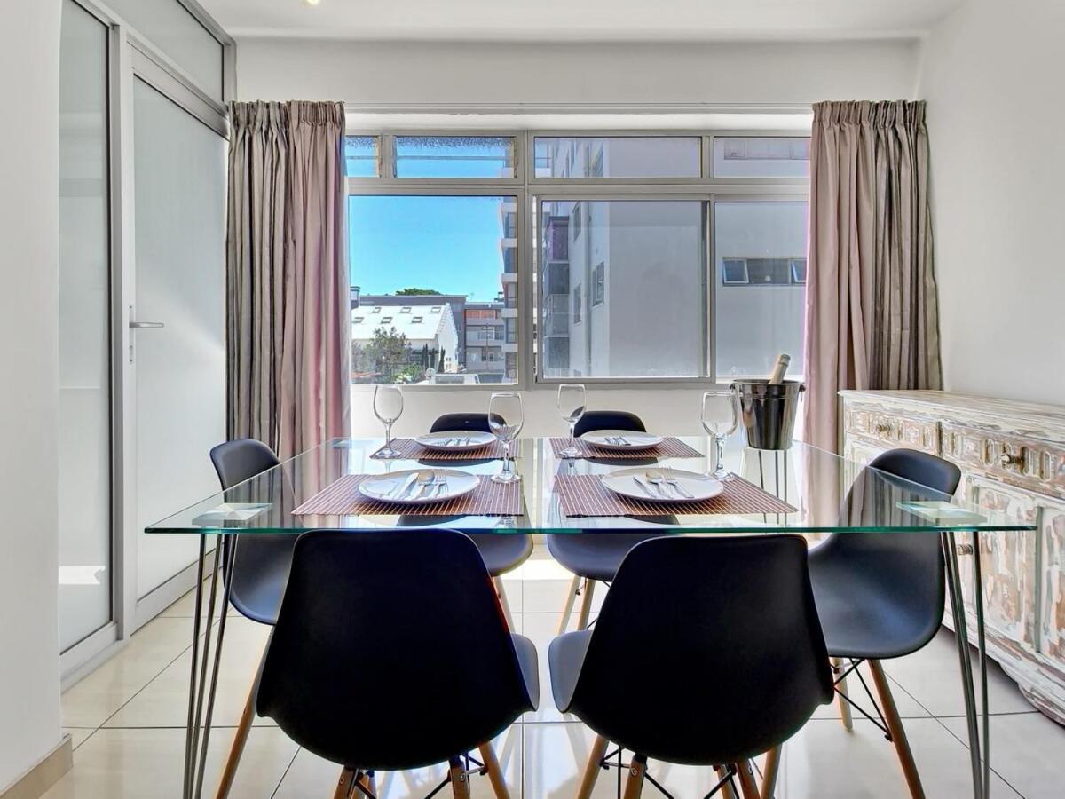 Central, Secure, Good Wifi- With Parking Cape Town