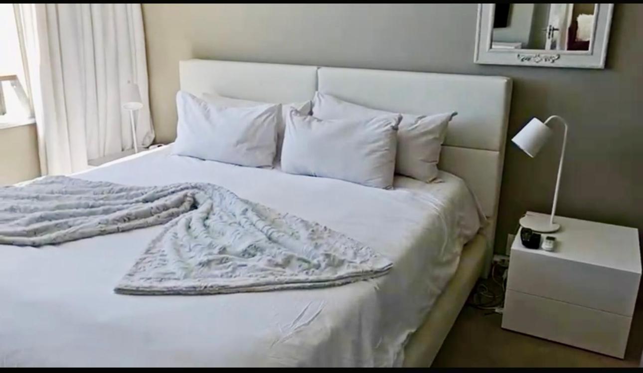 Apartment Luxury Penthouse -crystal Towers Cape Town