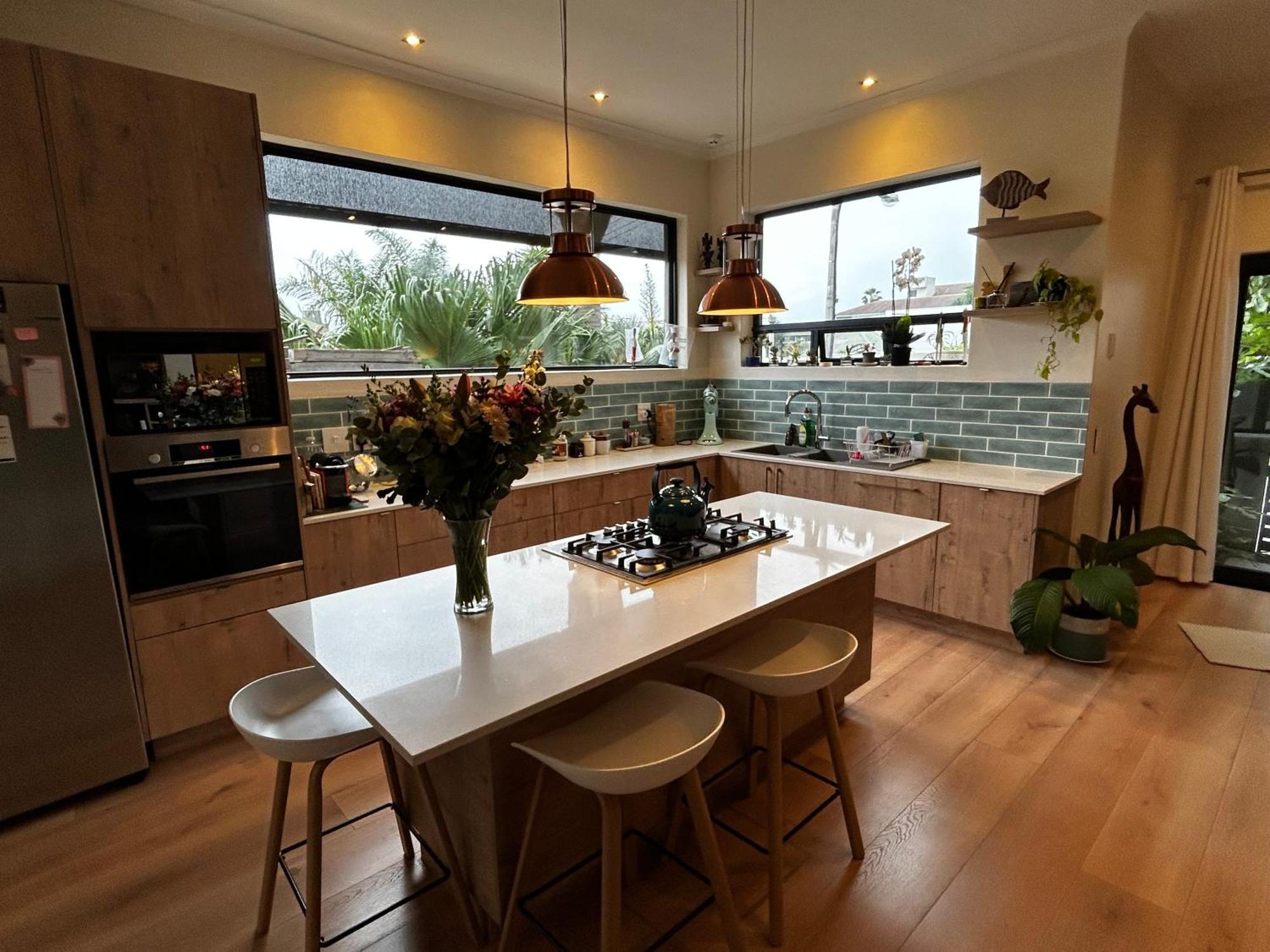 Summer On Barkly - Sea Point Villa
