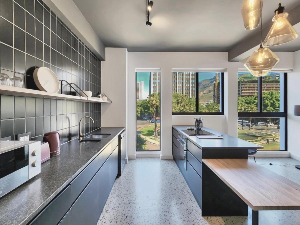 Apartment Central, Business Travellers Dream-wifi-pool Cape Town