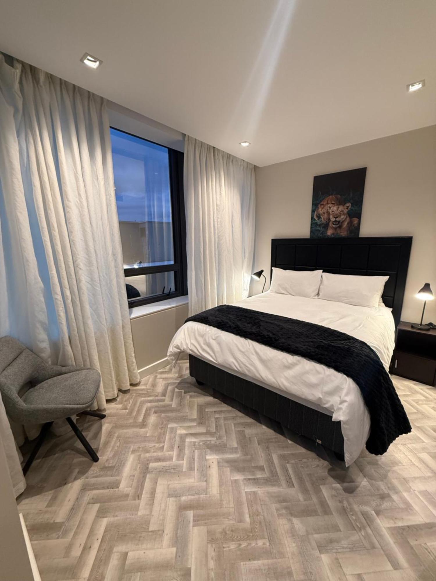 1bed In Foreshore Place Views 1202 Cape Town