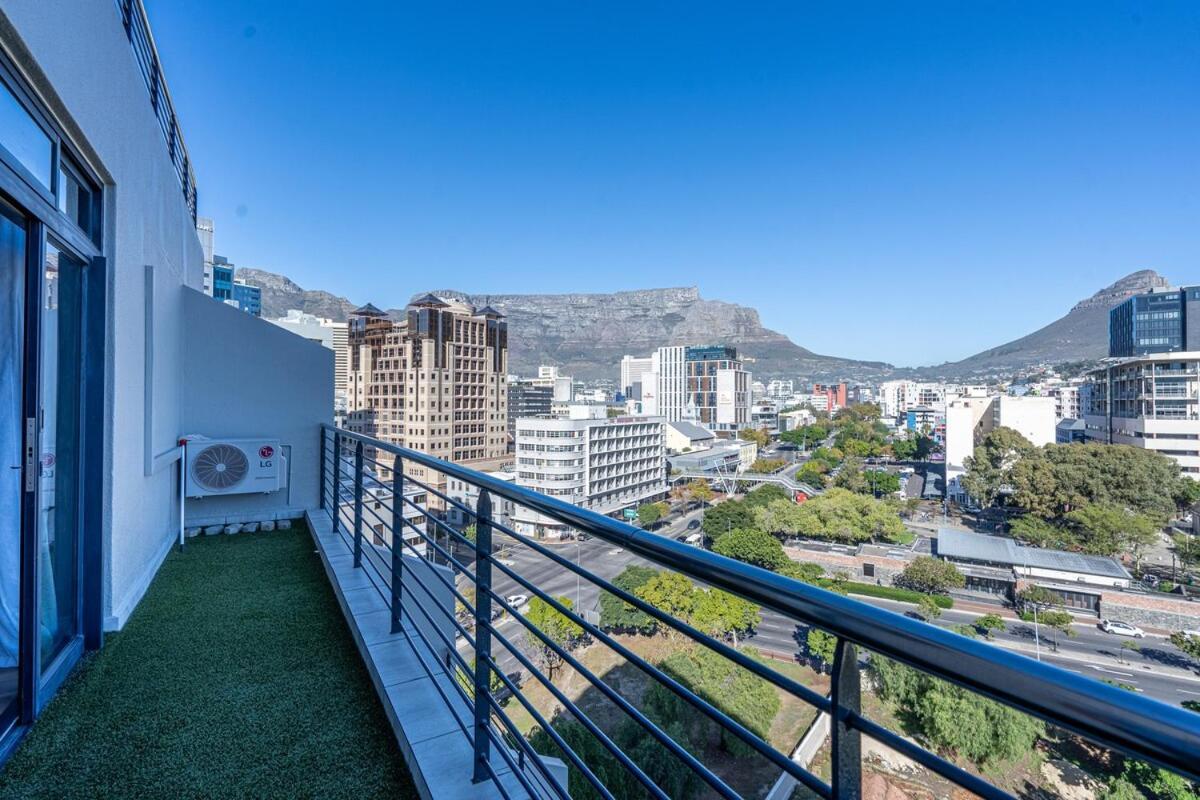 The Lookout Chic 1 Bed With A View Apartment