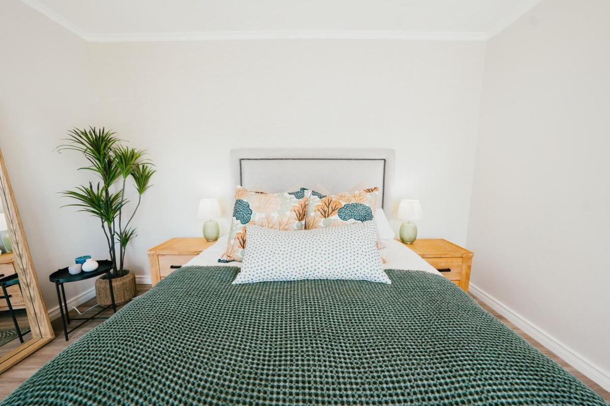 Westridge - 5 Minutes From Constantia Wine Farms Villa Cape Town