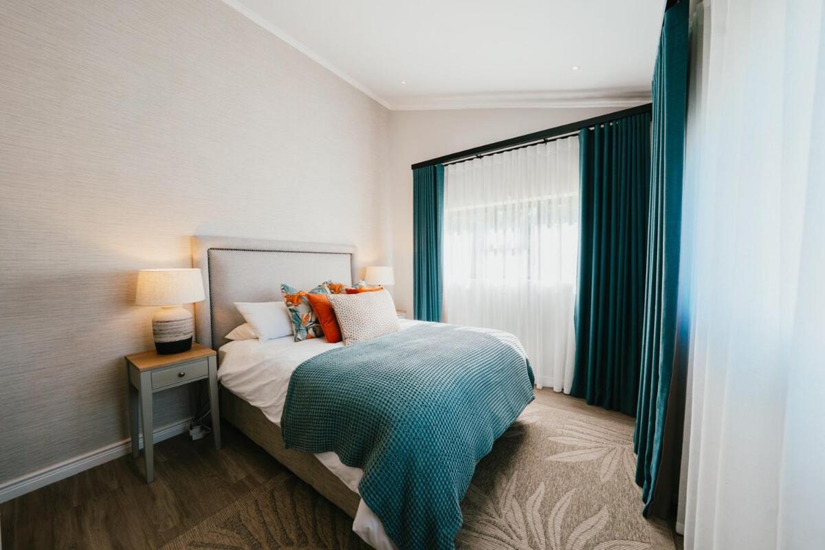 Westridge - 5 Minutes From Constantia Wine Farms Cape Town
