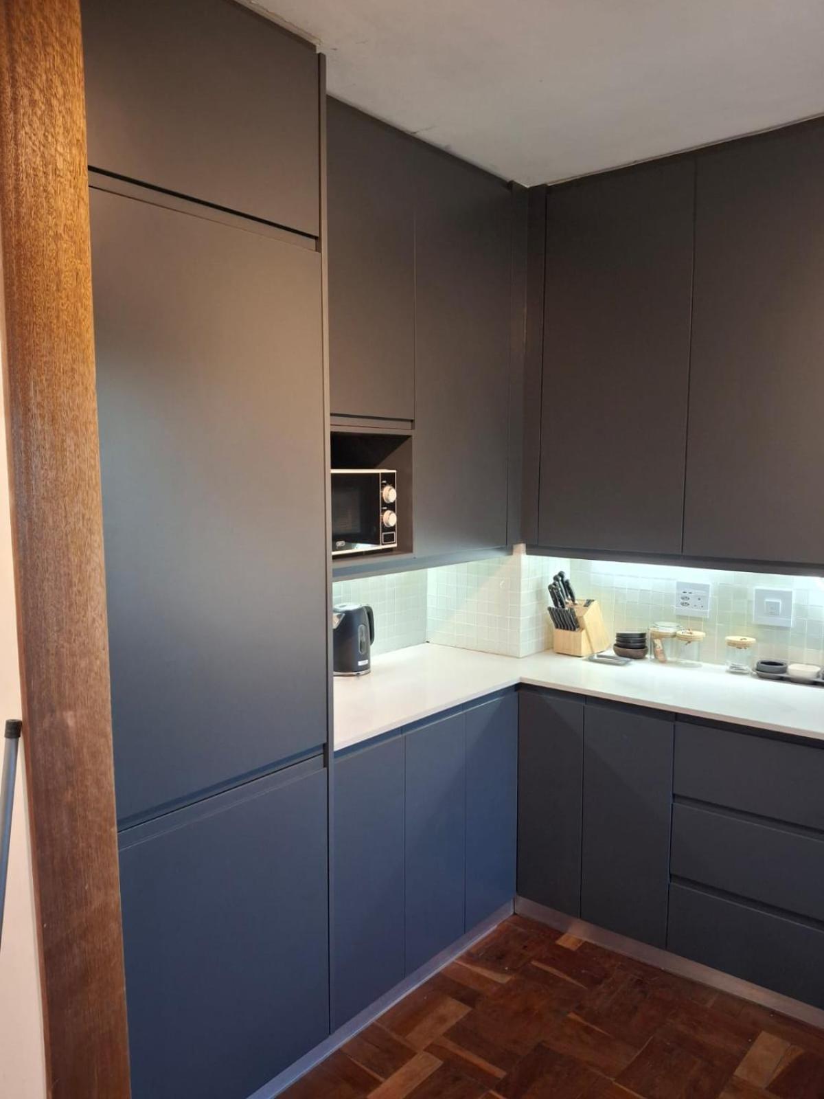 Apartment Table Mountain Views, Modern,lots Of Natural Light, With Parking Cape Town