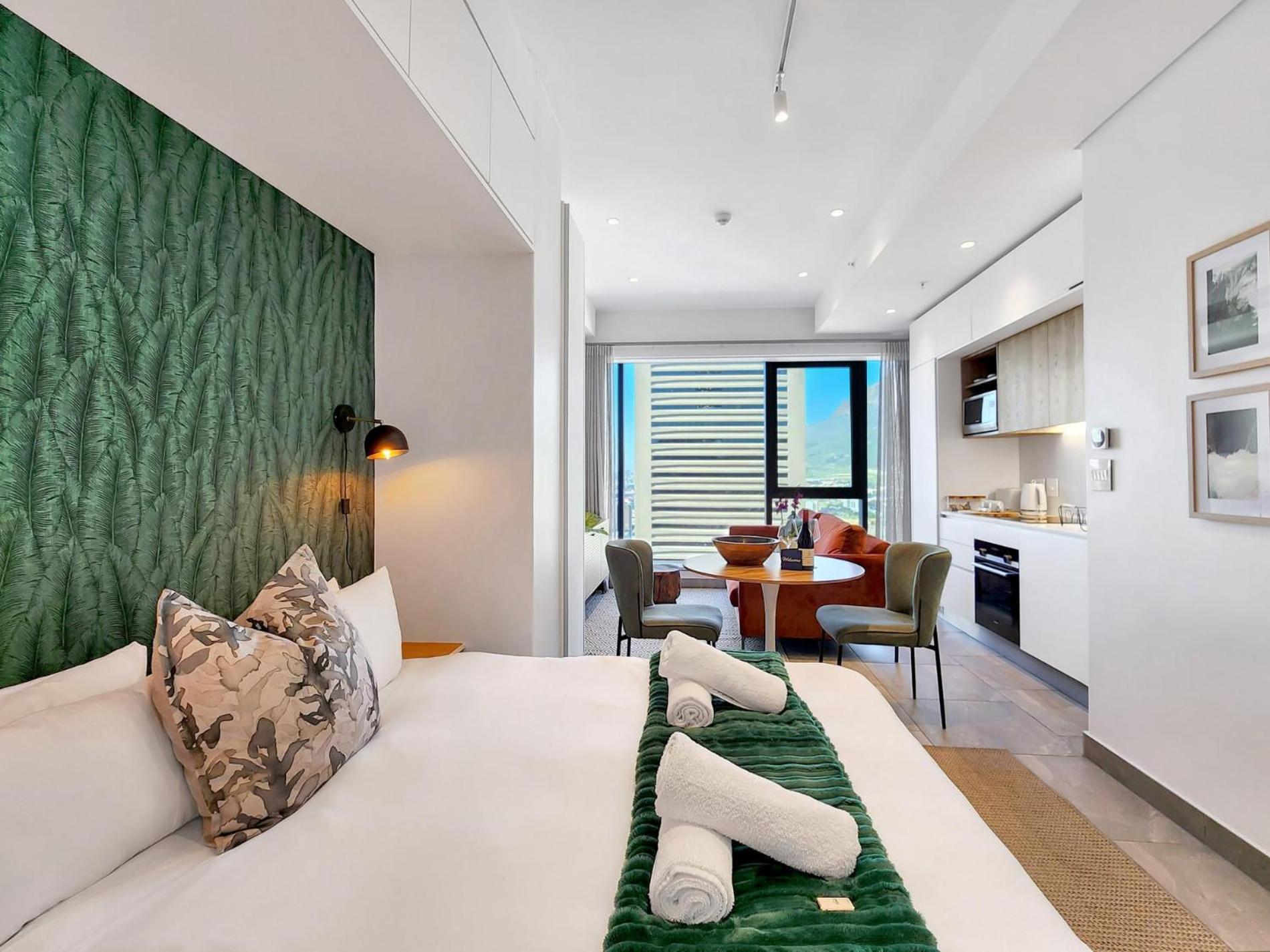 Apartment Sky High Views At The Rubik With Rooftop Pool