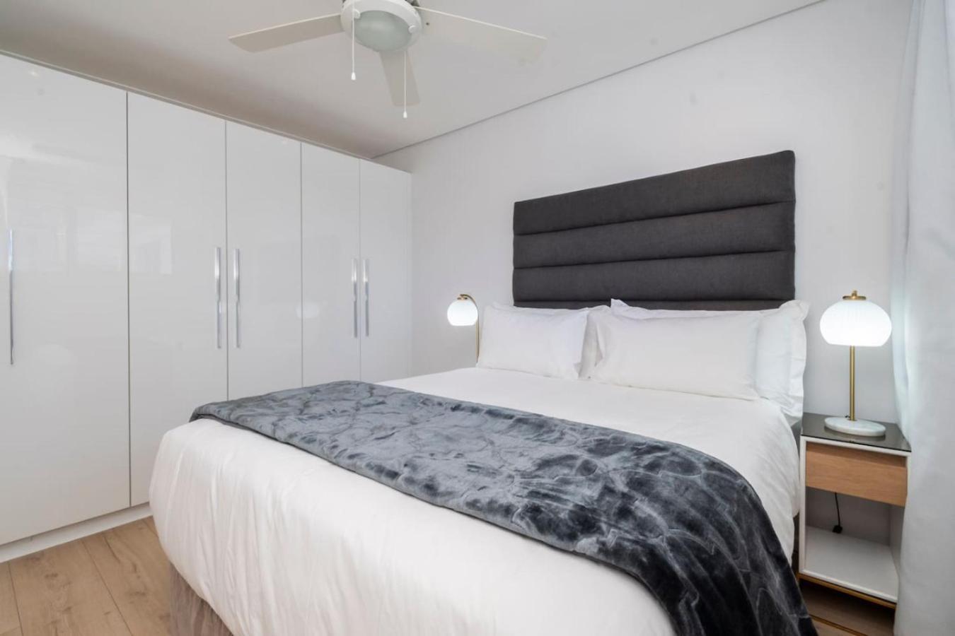King Bed Sea Views Promenade Fast Wifi Cape Town