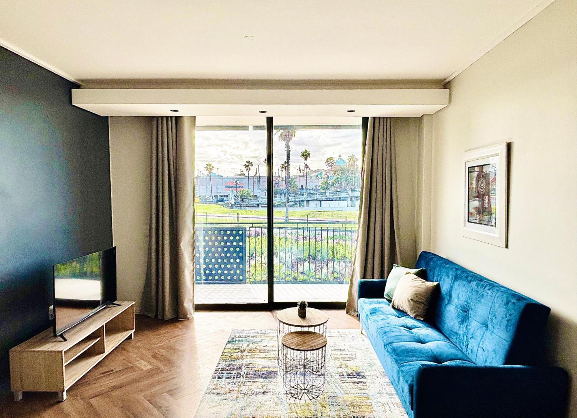 Apartment Modern Chic At On Park Century Near Canal Walk Cape Town