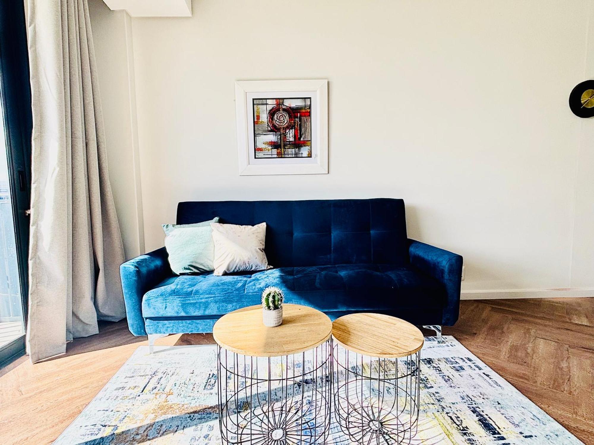 Modern Chic At On Park Century Near Canal Walk *