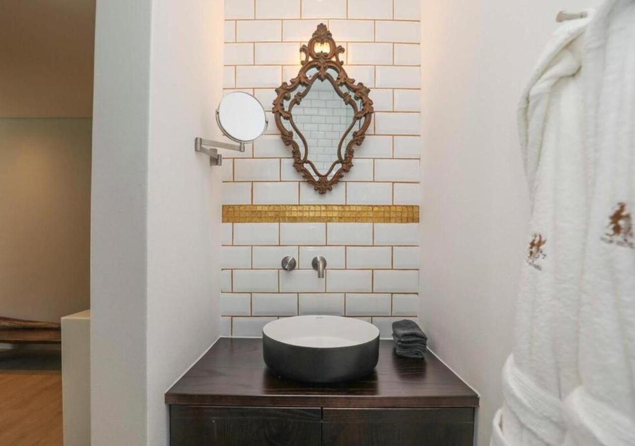 Gryphon House Camps Bay Villa *