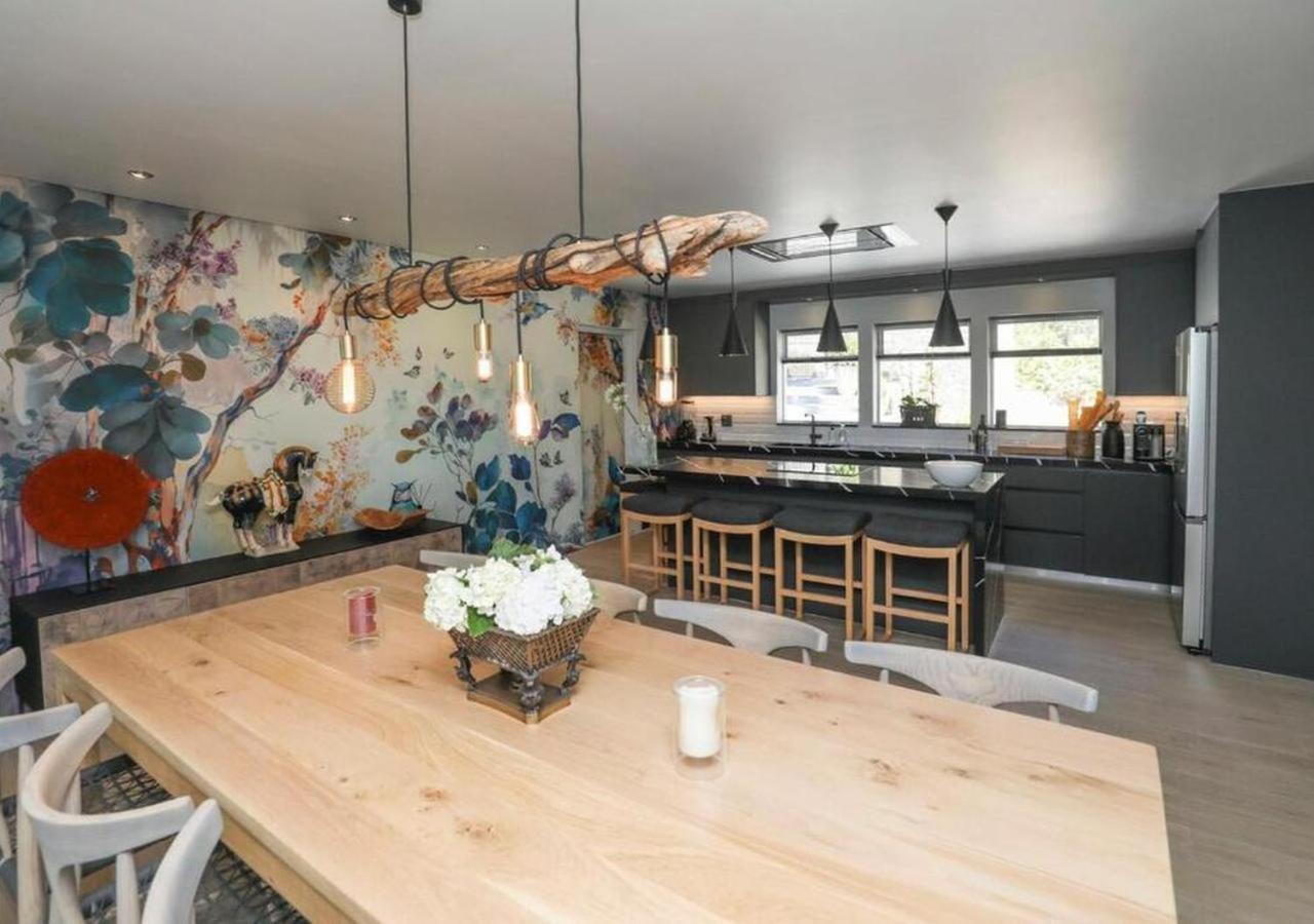 Gryphon House Camps Bay Villa *