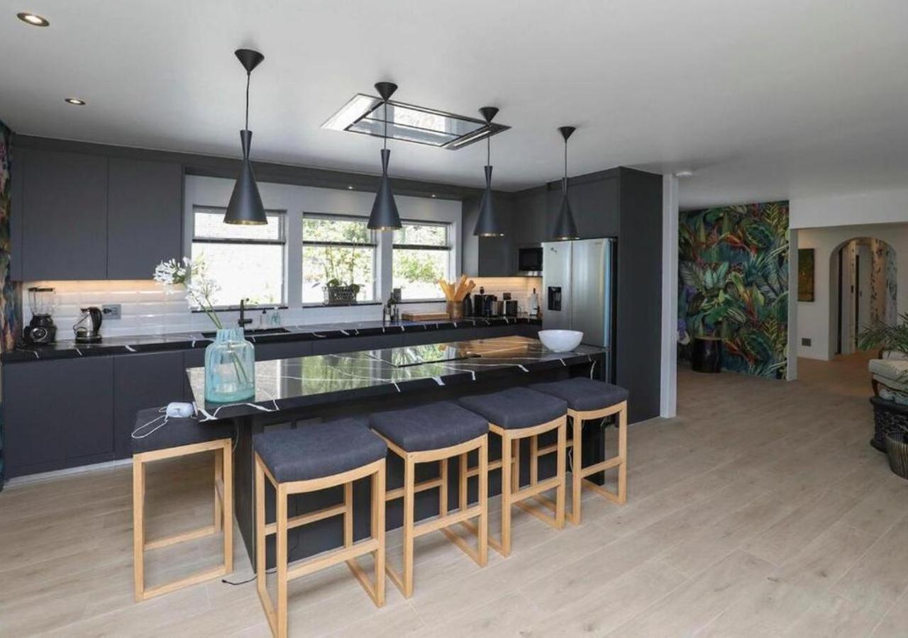 Gryphon House Camps Bay Villa *
