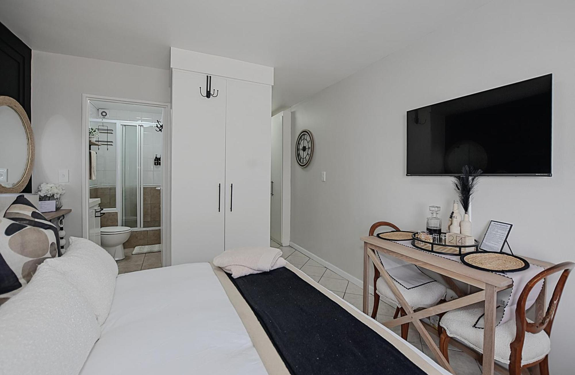 Seehuys - Bloubergstrand Beachfront Apartment *