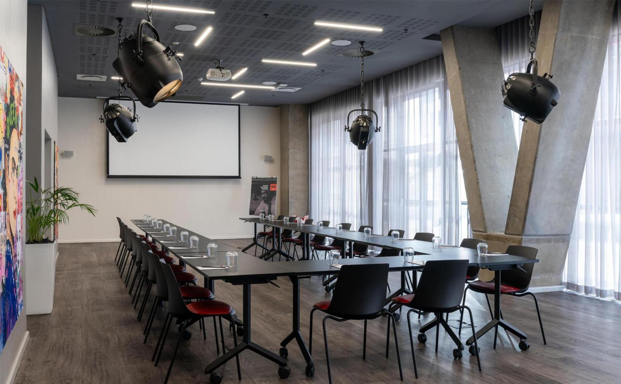 Radisson Red V&a Waterfront Hotel 3*