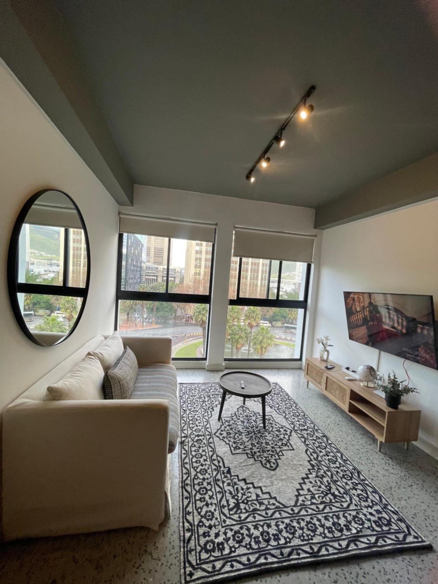 The Duke - Prime Location 2 Cape Town
