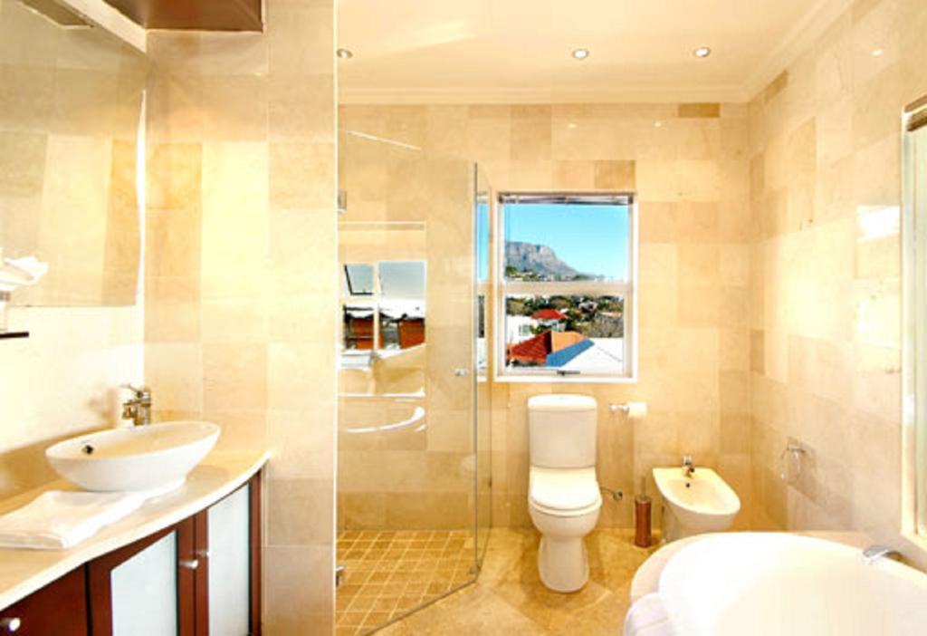 Beachside & Penthouse Apartment *