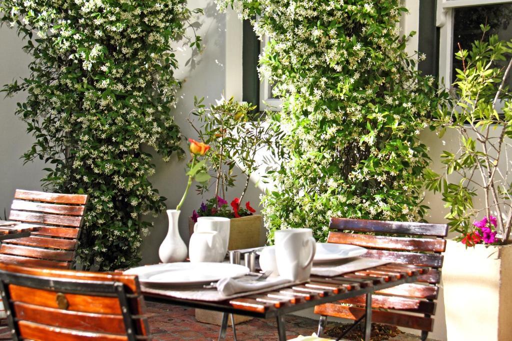Nine Flowers 3* Cape Town