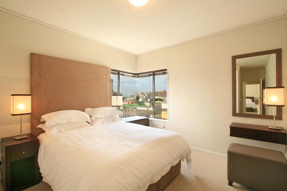 Flat Rock Apartment *