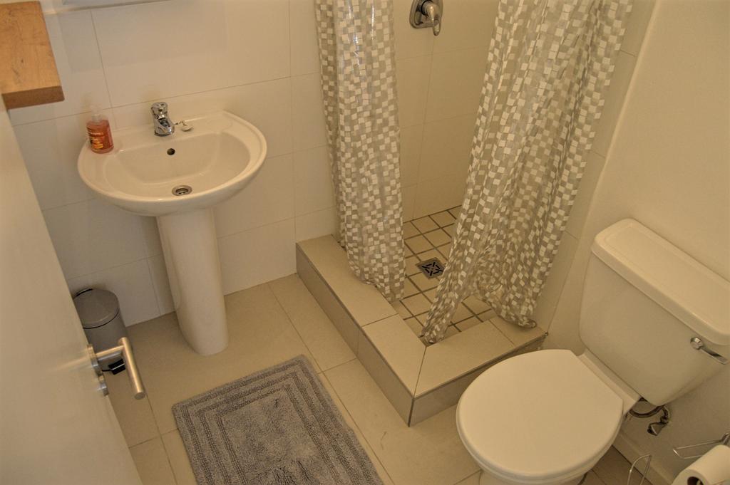 Urban Oasis At The Four Seasons Apartment