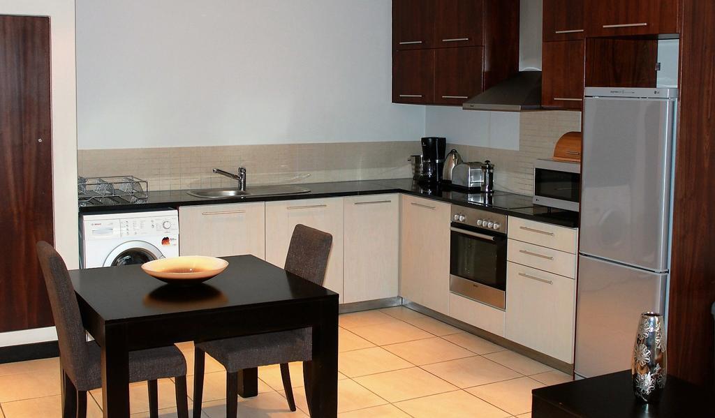 Full Power, Long Rates, Walk To V&a Waterfront, Fibre Wifi, Gym & Pool * Cape Town