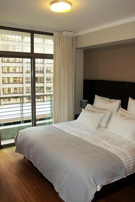 Full Power, Long Rates, Walk To V&a Waterfront, Fibre Wifi, Gym & Pool *
