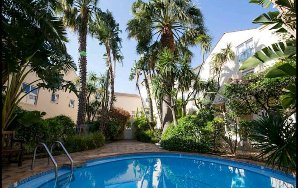 Fresnaye Close Apartment- Sea Point * Cape Town