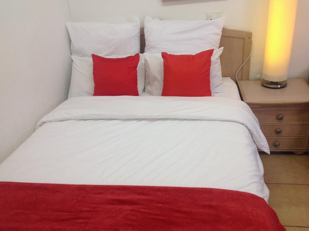 7 On Bakers Guest house 2*
